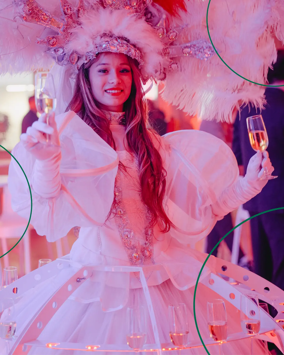 Champagnecoupes en premium bites op een corporate borrel